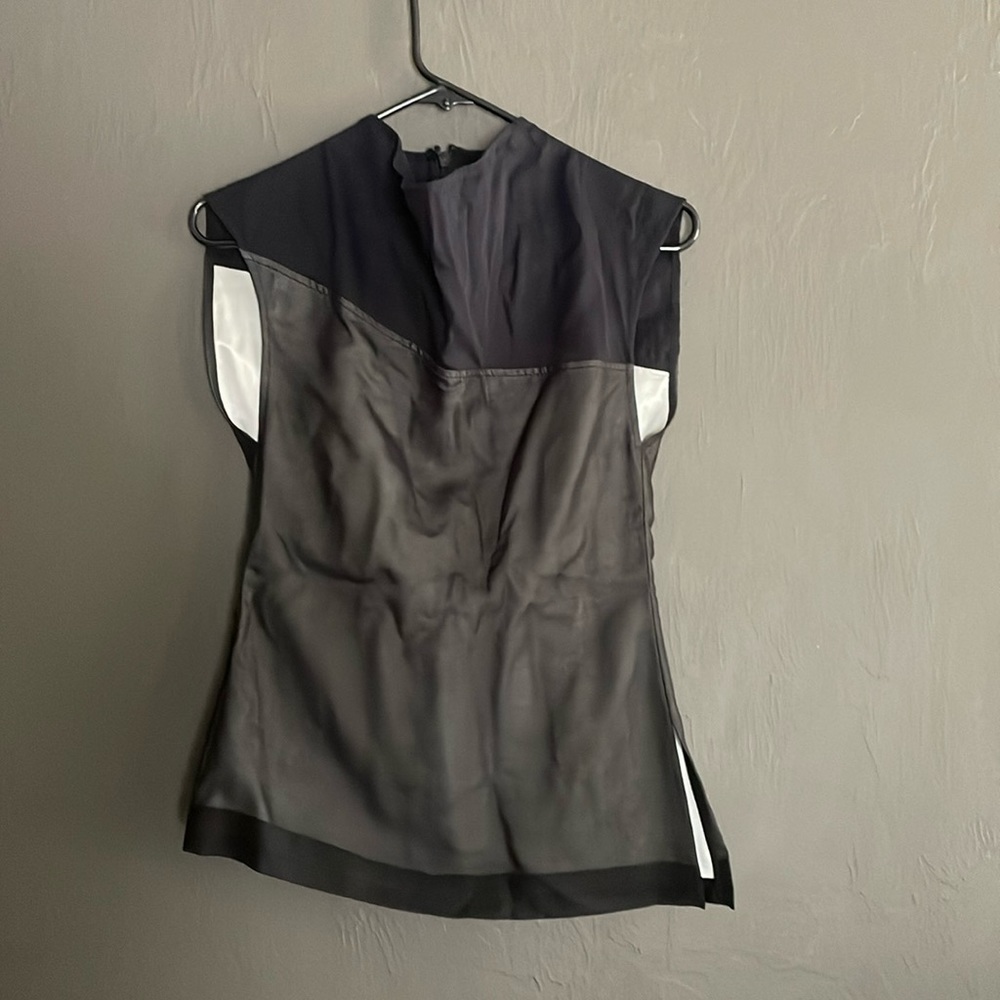 Sleeveless blouse, funky design